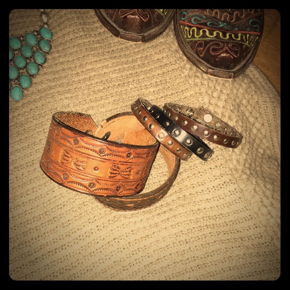 Handmade leather cuff - Picture 3 of 6
